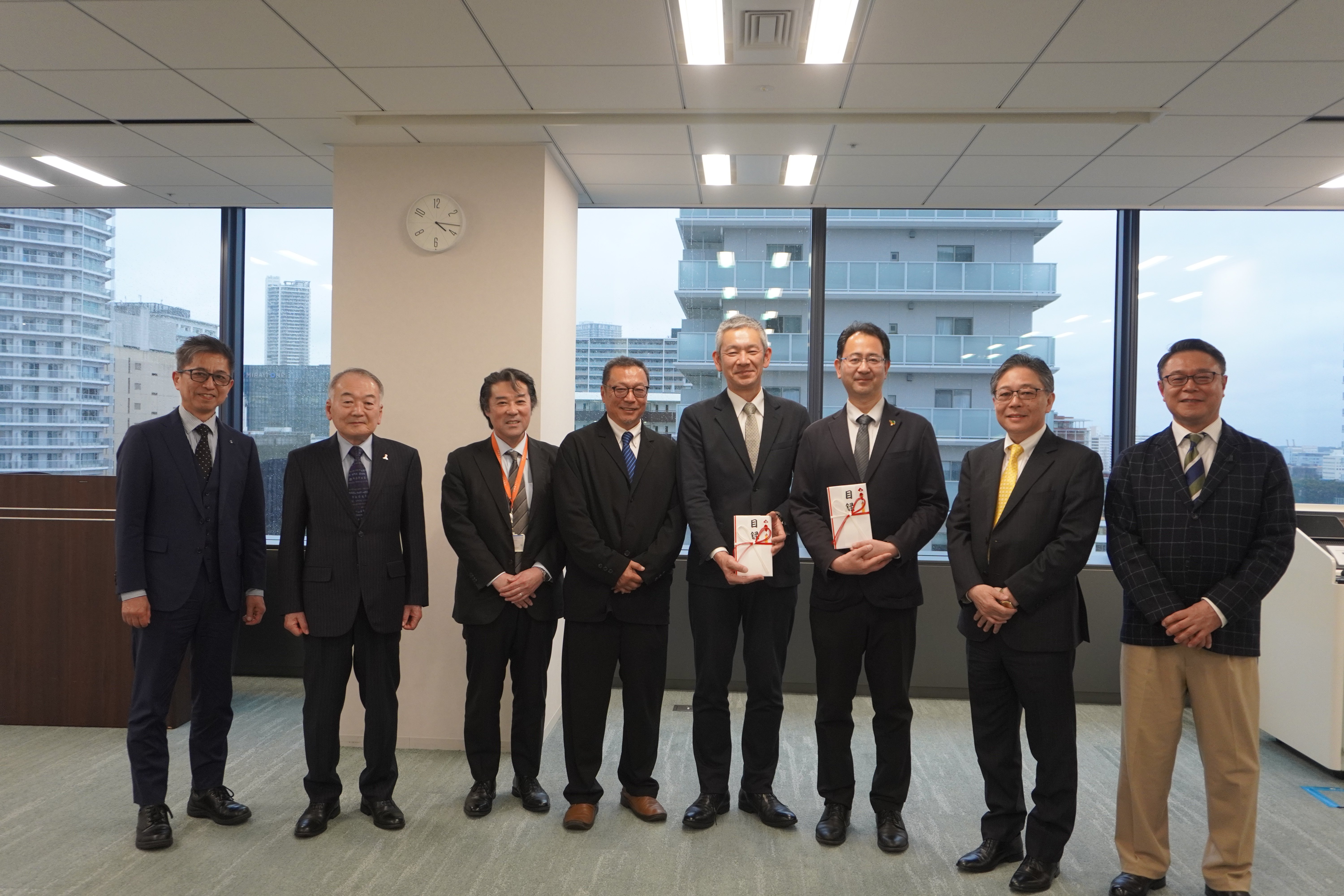 寄附金贈呈式 集合写真.JPG